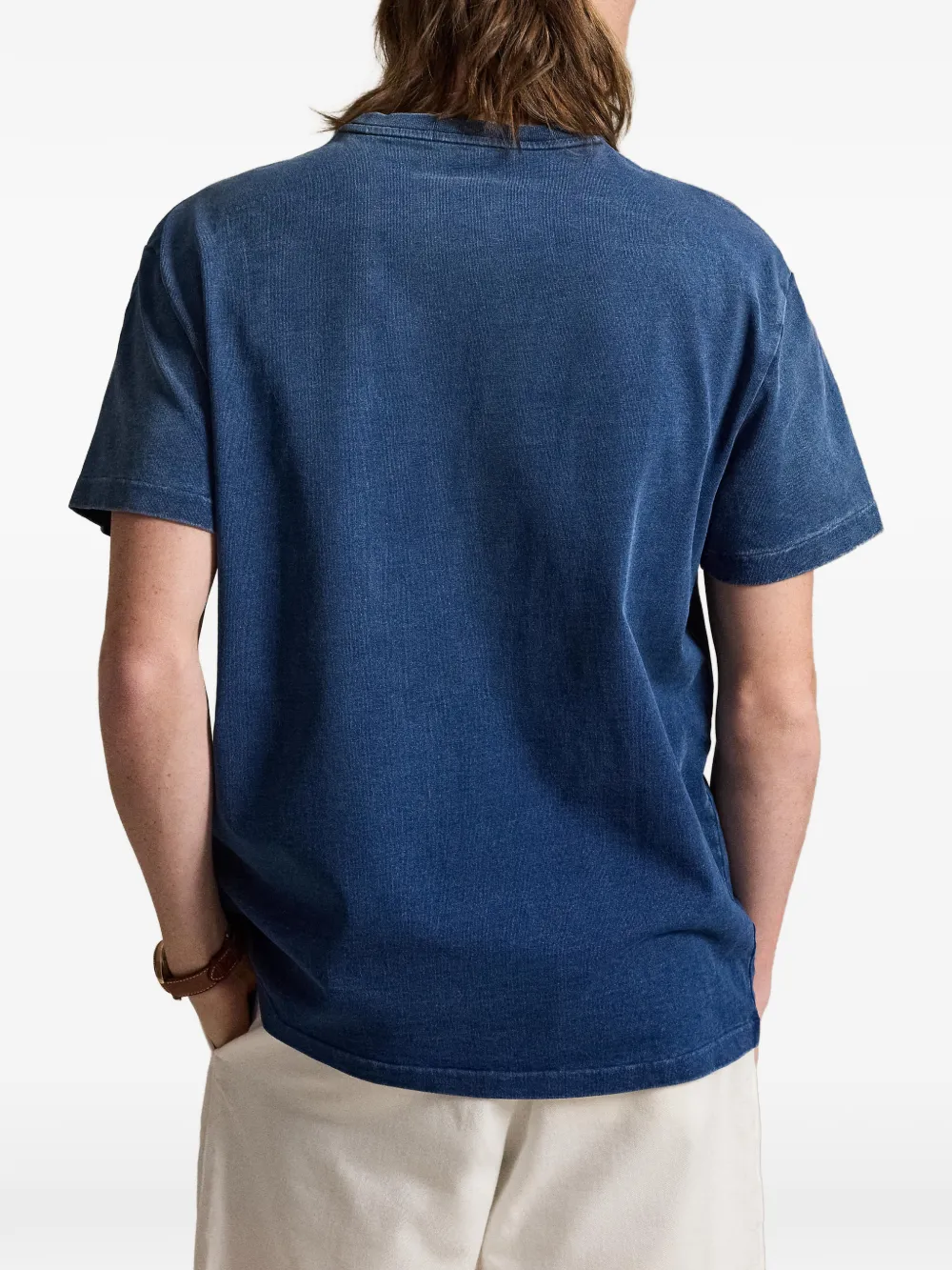 Blue t-shirt, full body view