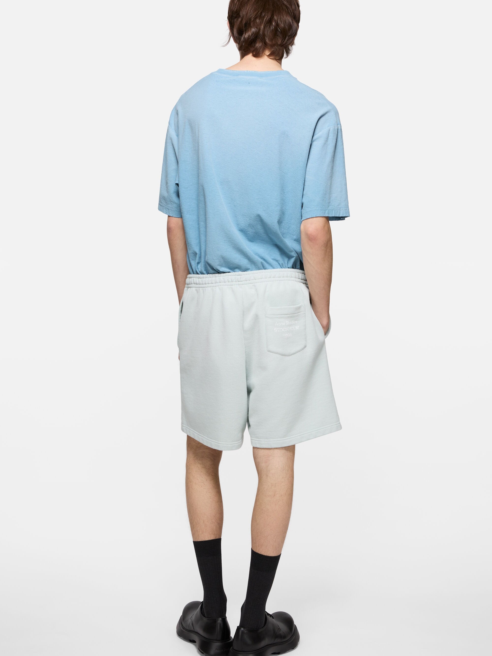 Blue t-shirt, full body view