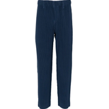 blue pants,front view
