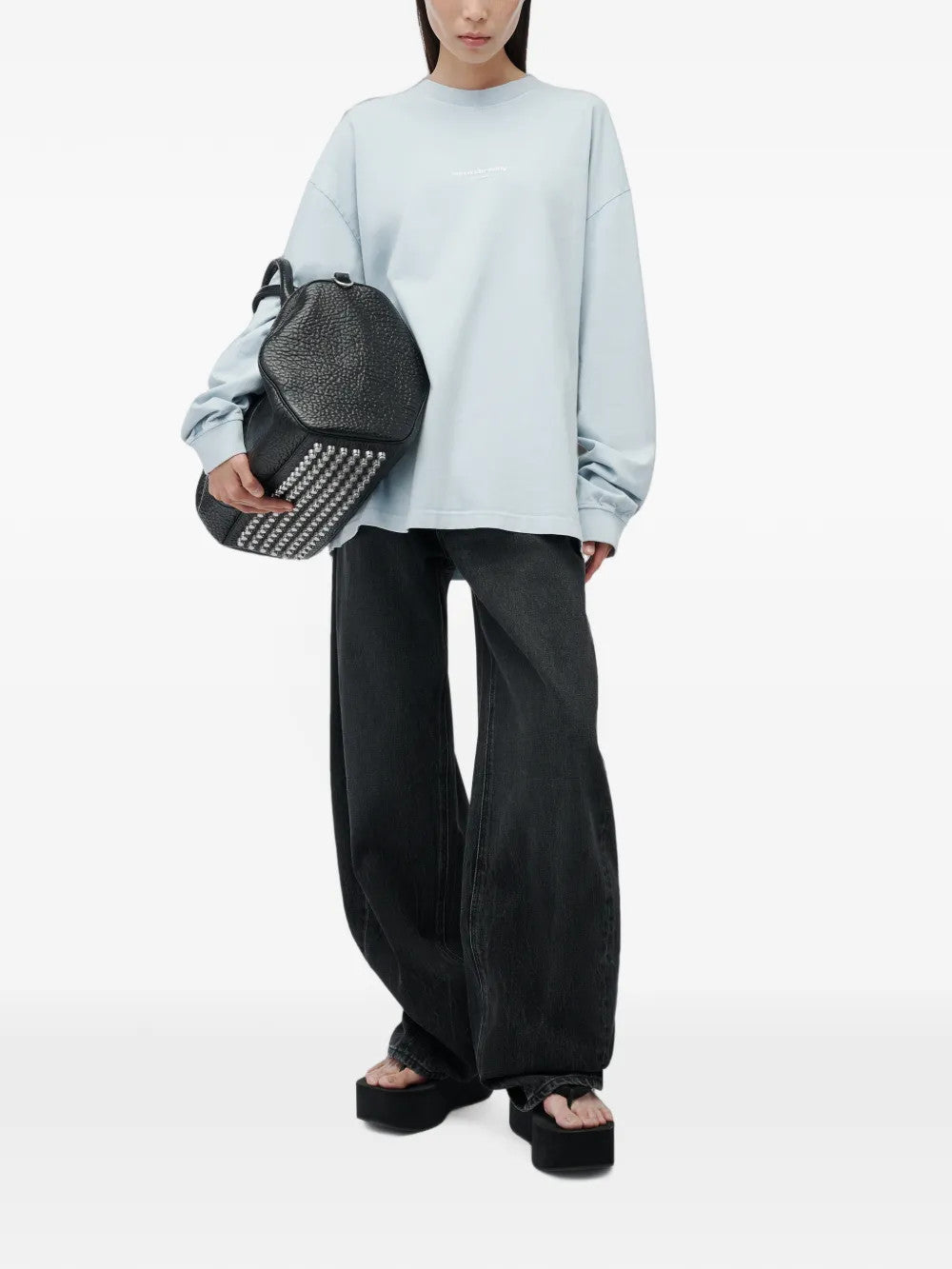 Blue t-shirt, full body view