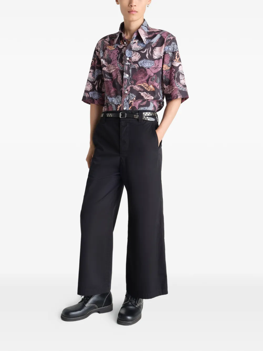 Black shirt, full body view