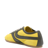 yellow shoes,back view