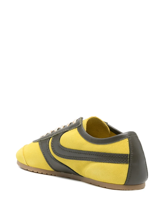 yellow shoes,back view