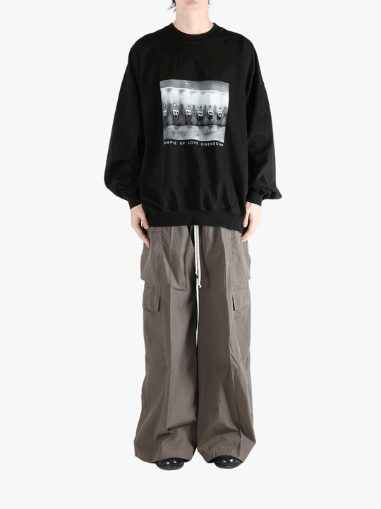 black t-shirts,full body view