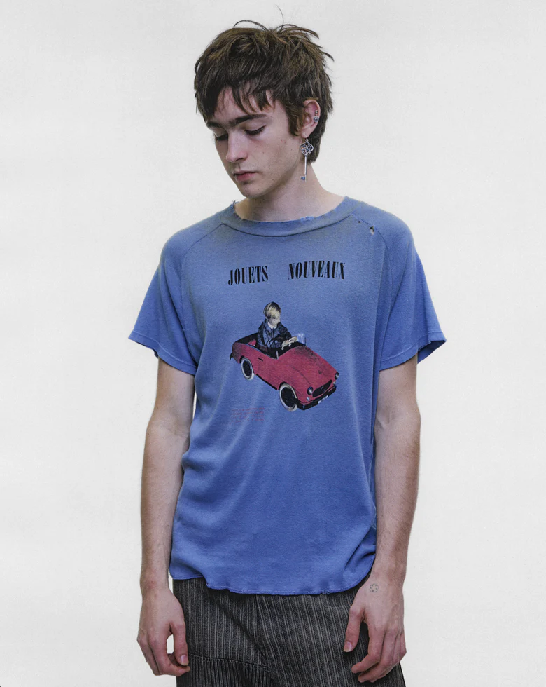 Blue t-shirt worn by a person, showing the t-shirt fit
