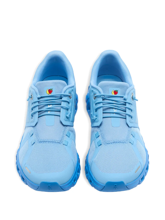 Blue sneaker,front view