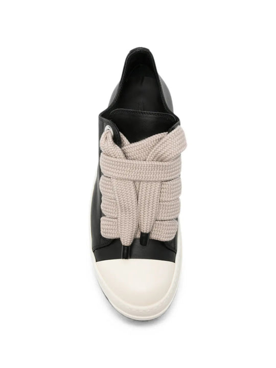 Black shoes, front view