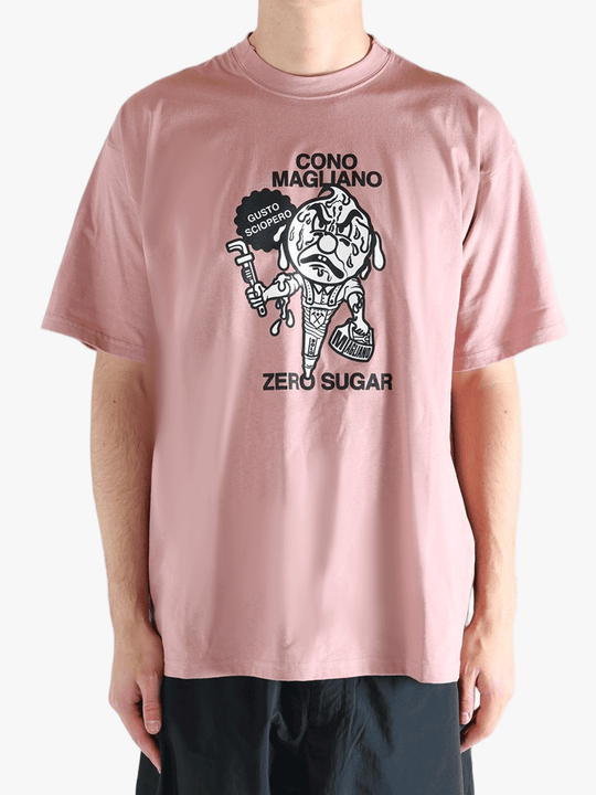 Pink t-shirt, front view