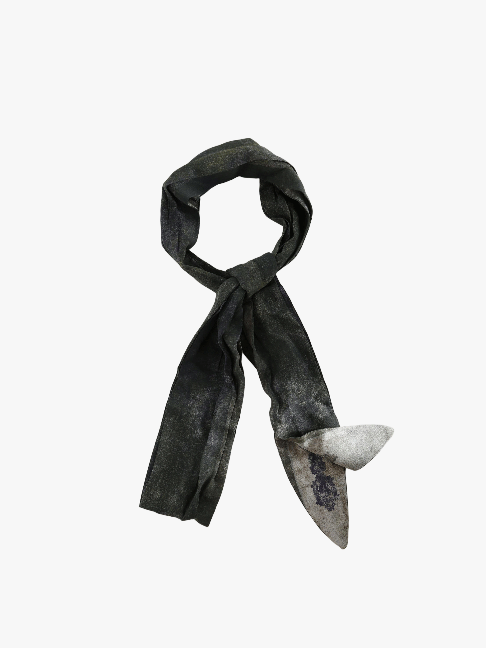 Black accessories, front view