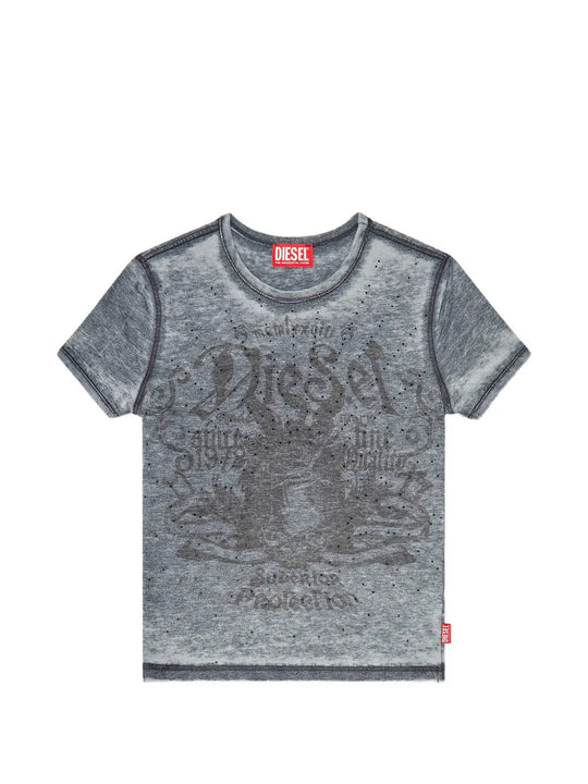 Grey t-shirt, front view