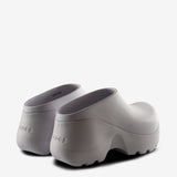 White shoes,back view