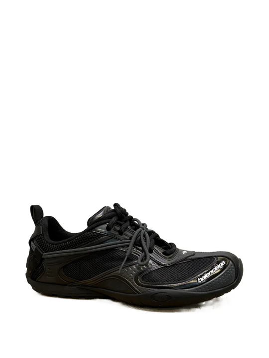 Black shoes, front view
