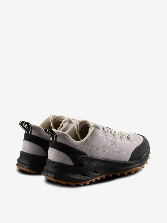 White sneaker,front view