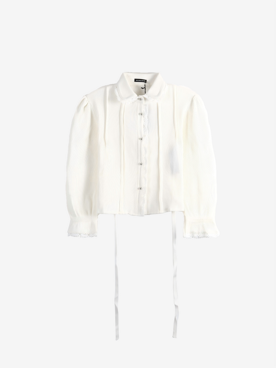 White shirt, front view