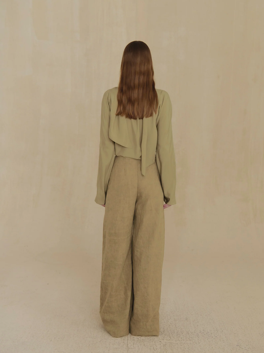 Green shirt, full body view
