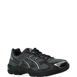 Black shoes, front view