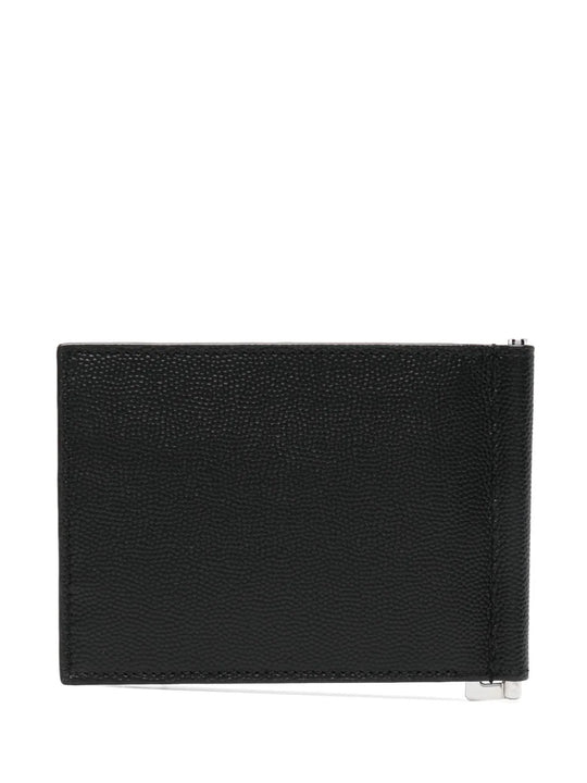 Black accessories, front view