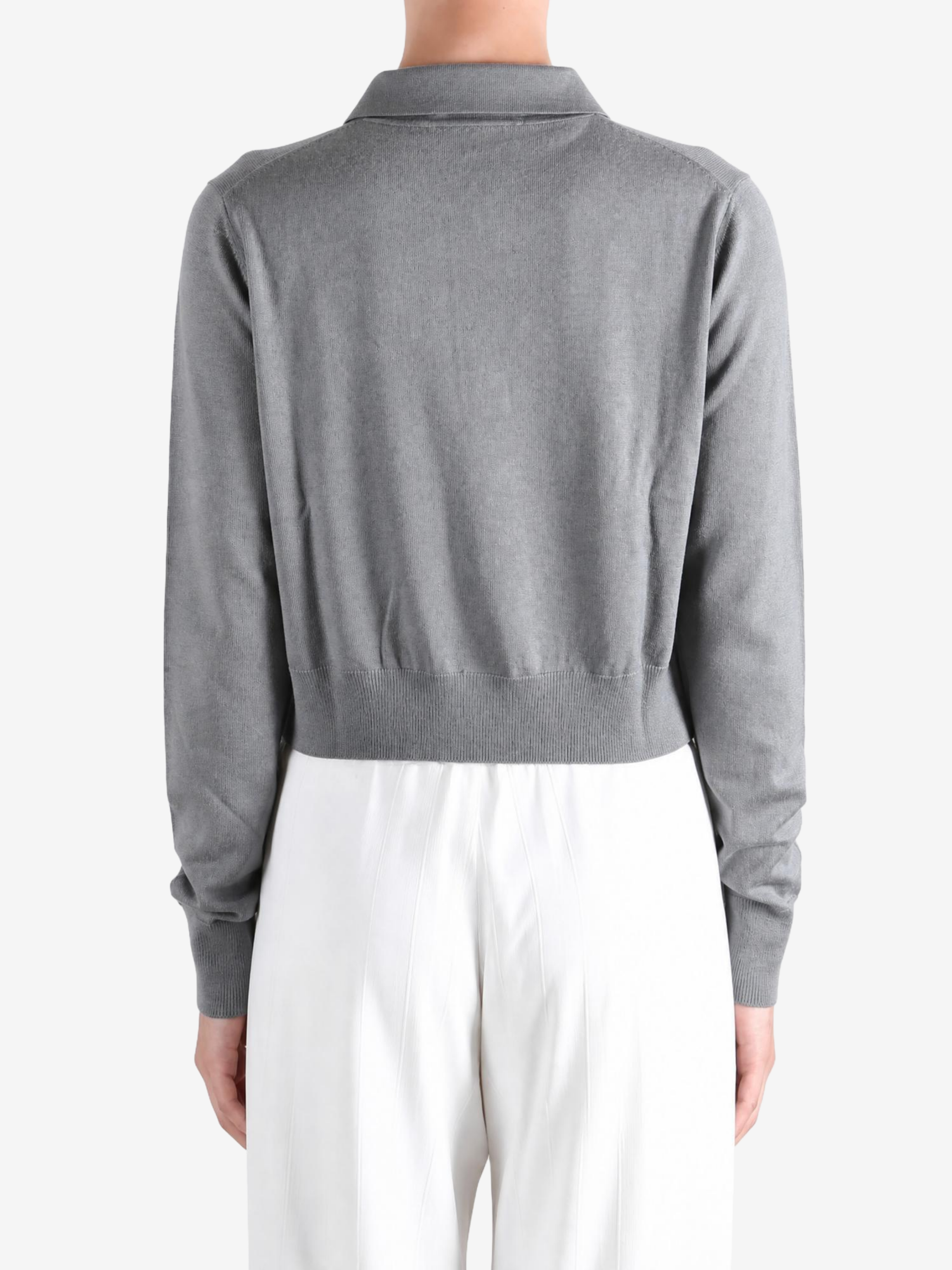 Grey t-shirt, full body view
