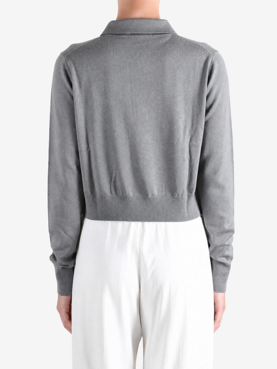 Grey t-shirt, full body view
