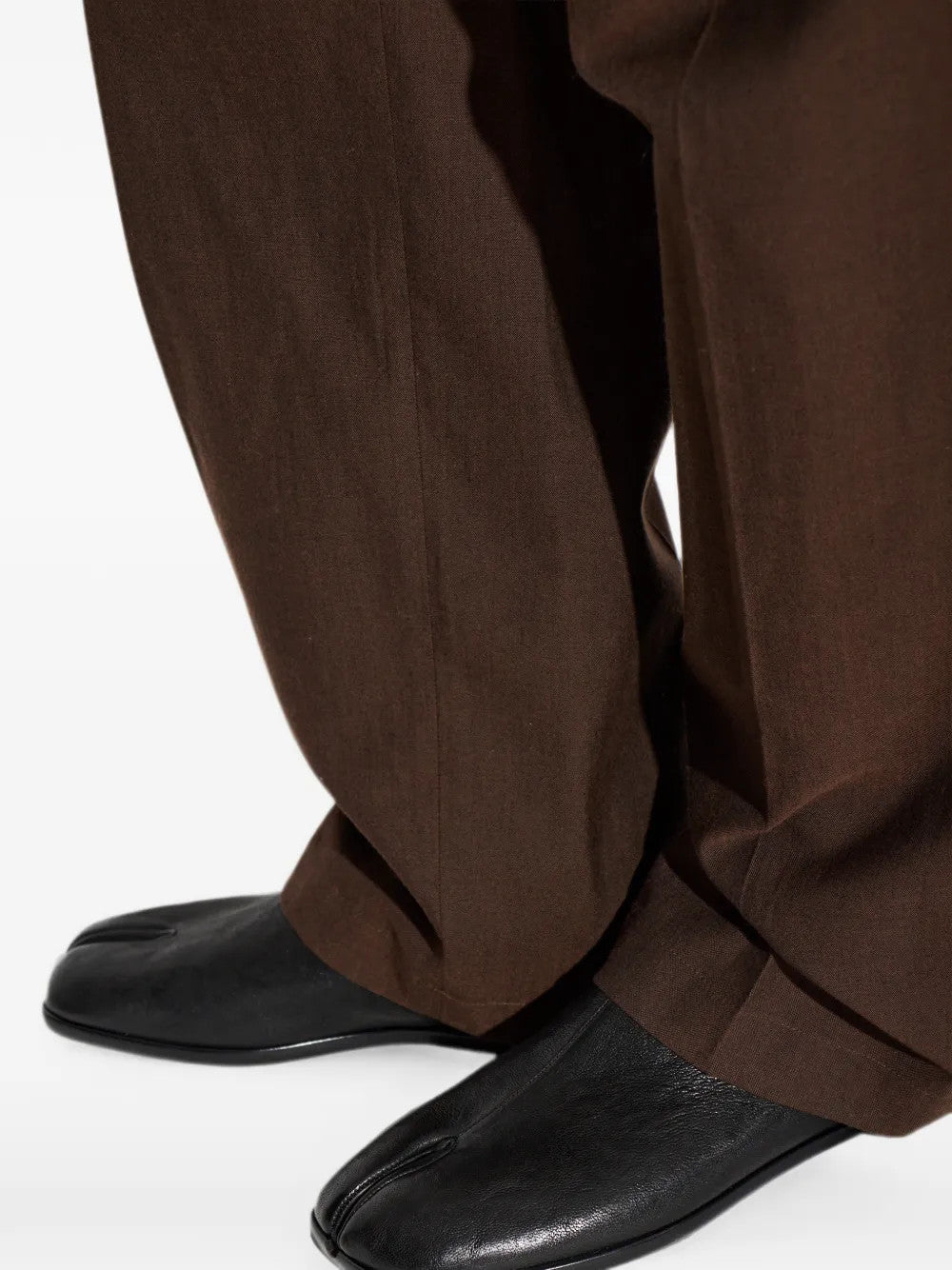 Black shoes, front view