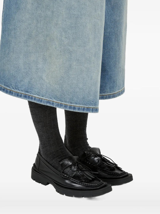 Black shoes, front view