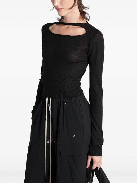 Black top worn by a person, showing the top fit