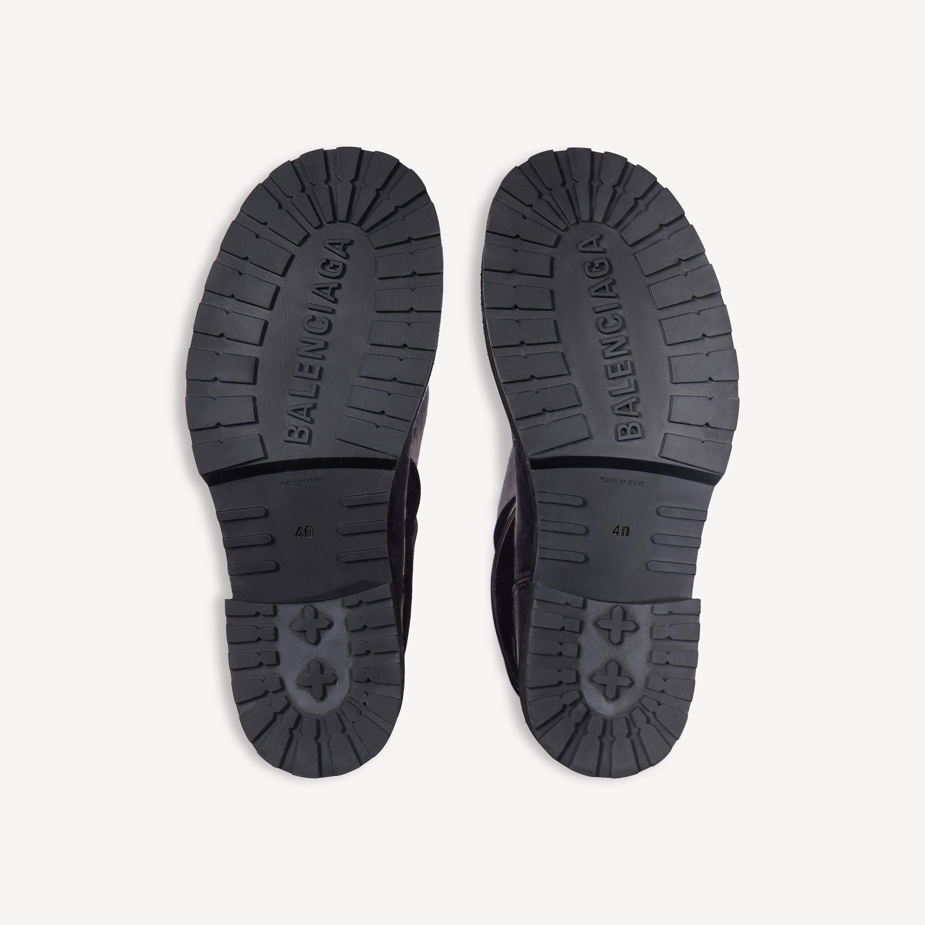 Black boot,bottom view