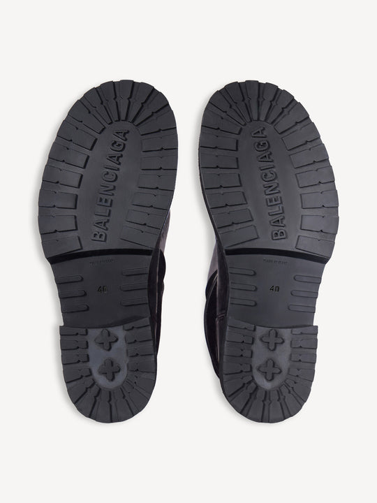 Black boot,bottom view