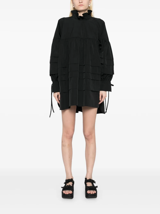 Black dress,full body view