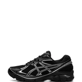 Black sneakers,front view