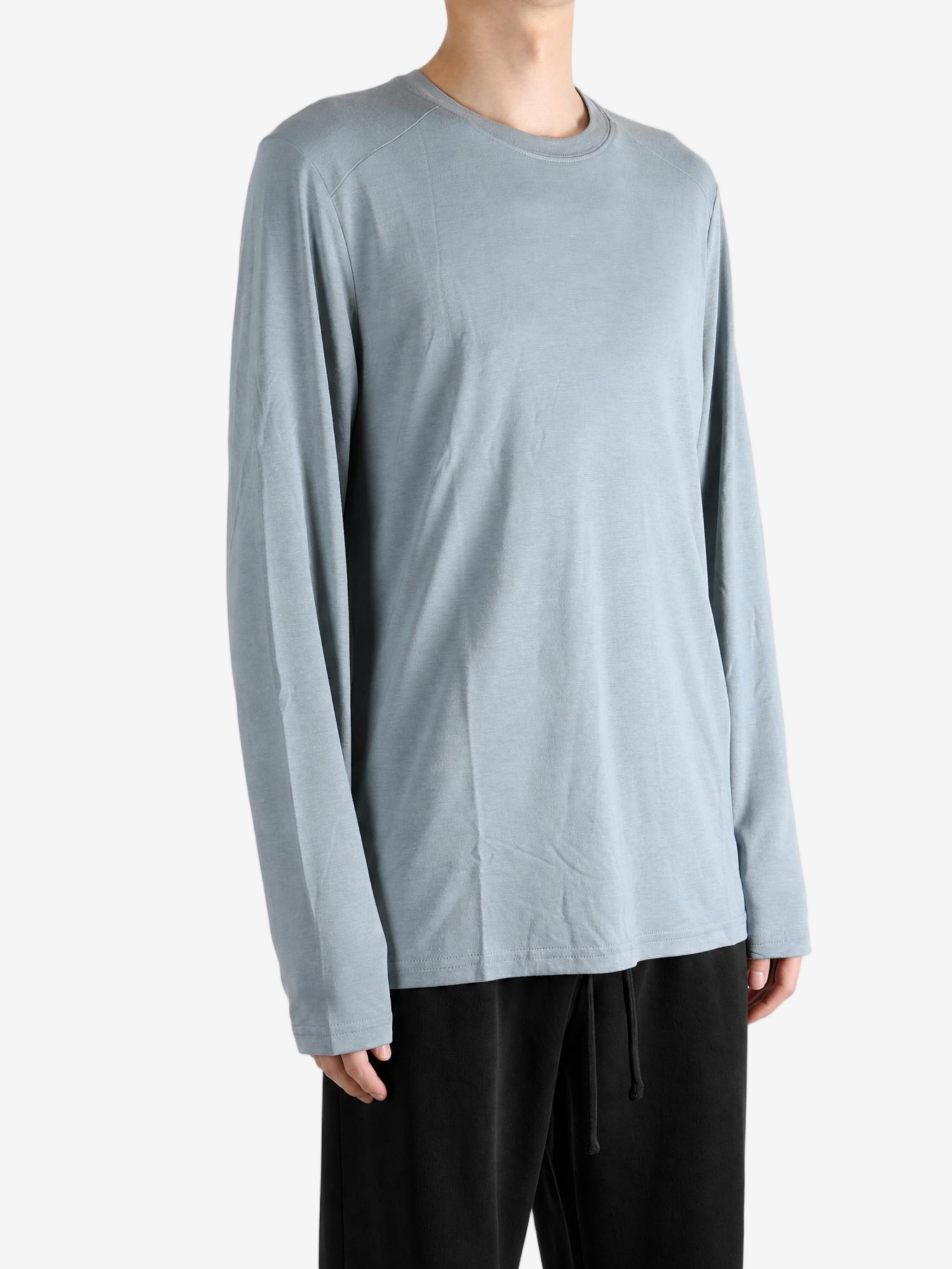 Grey top, full body view