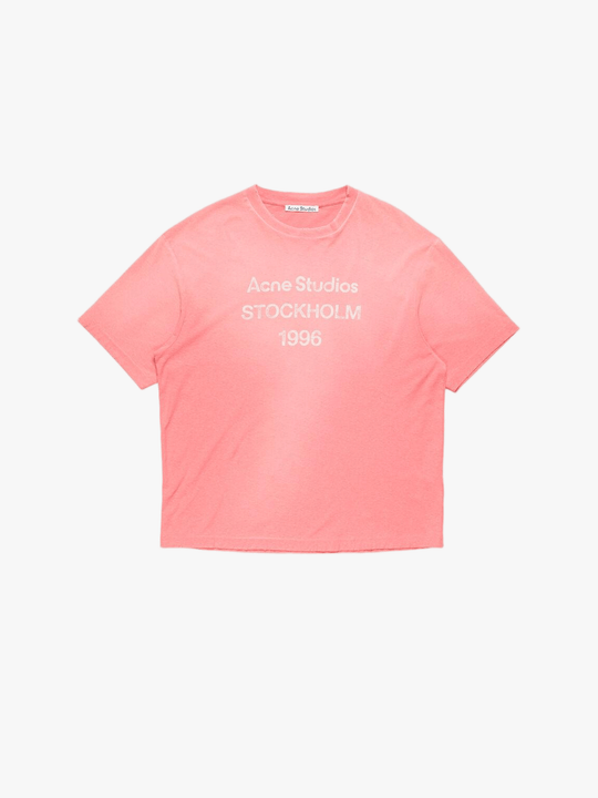 Pink t-shirt, front view