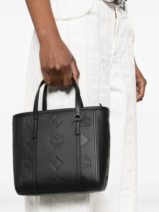 Black bag worn by a person, showing the bag's fit