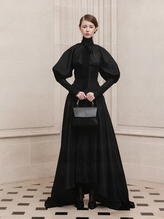 Black bag, full body view