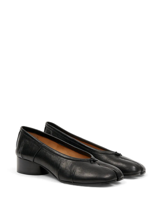 Black shoes, front view