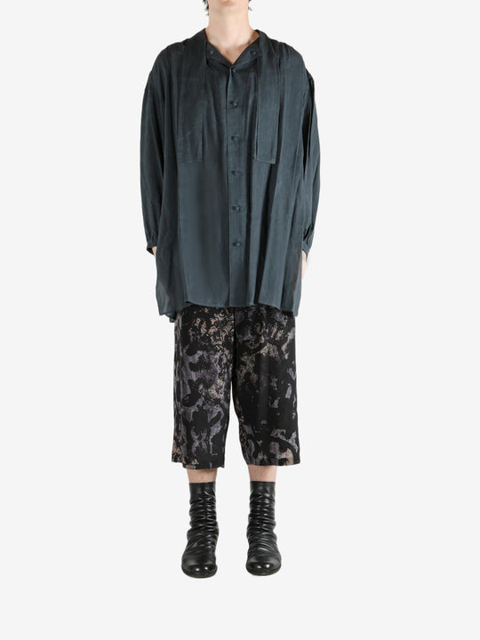 Black shirt,full body view