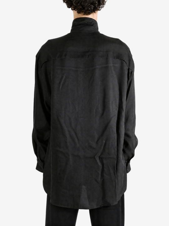 Black shirt, full body view