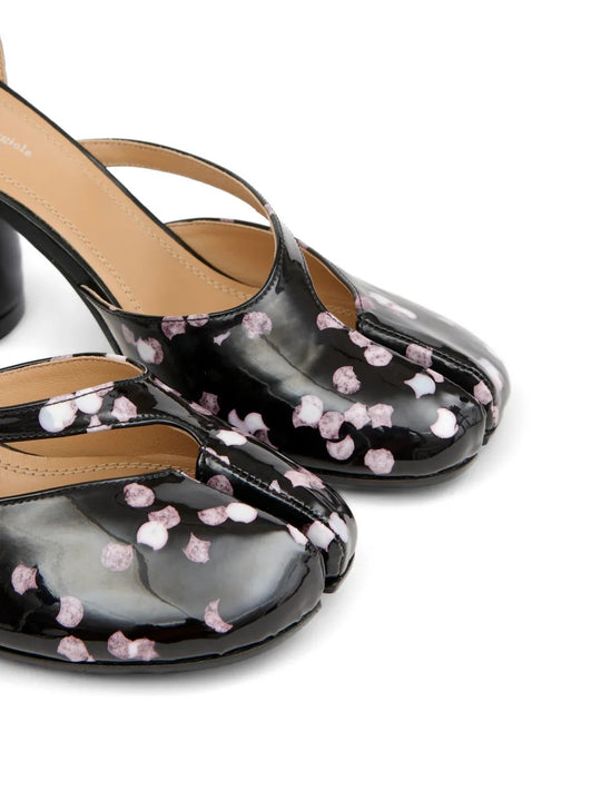 Black sandals, front view