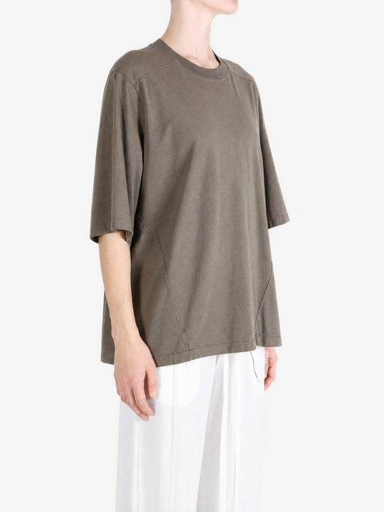 Grey t-shirt, full body view