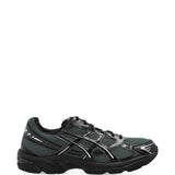 Black shoes, front view