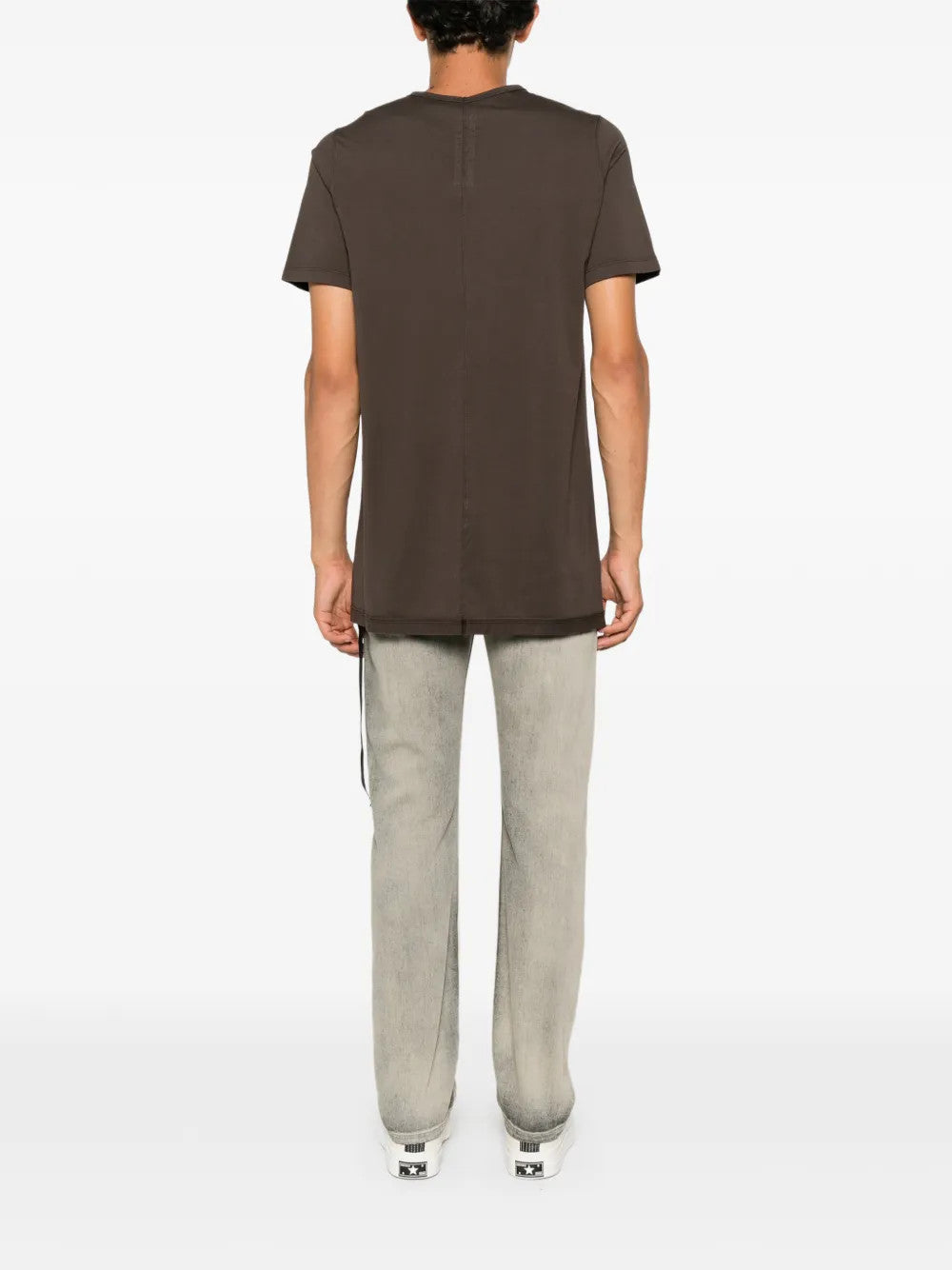 Brown t-shirt, full body view