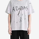 Grey t-shirt, full body view