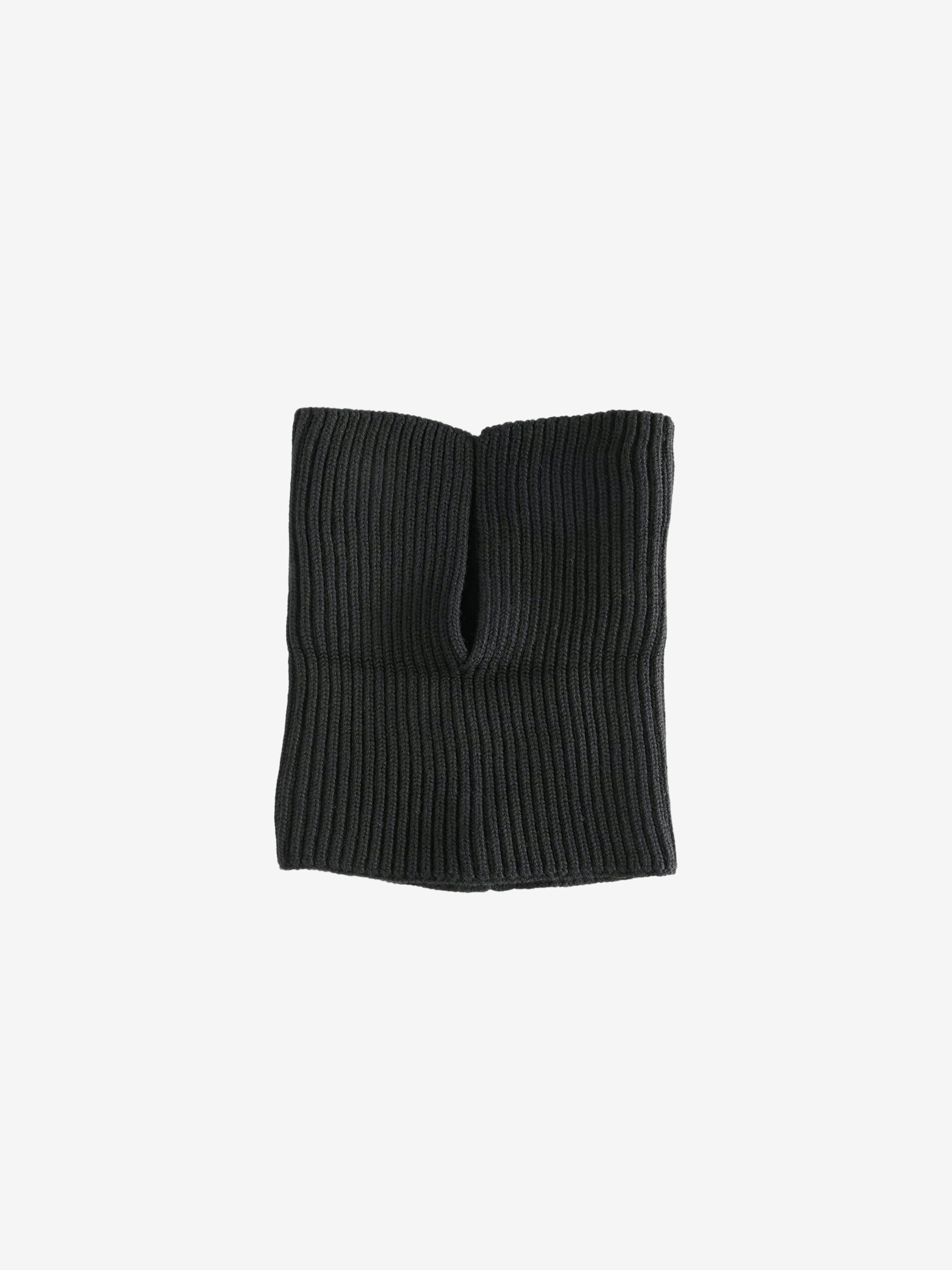 Black scarve, back view