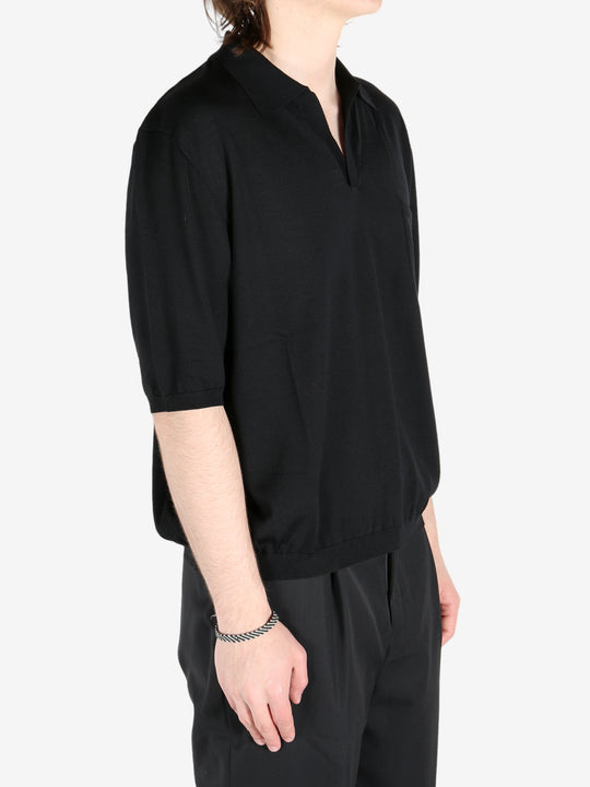 Black T-shirt worn by a person, showing the shirt’s fit