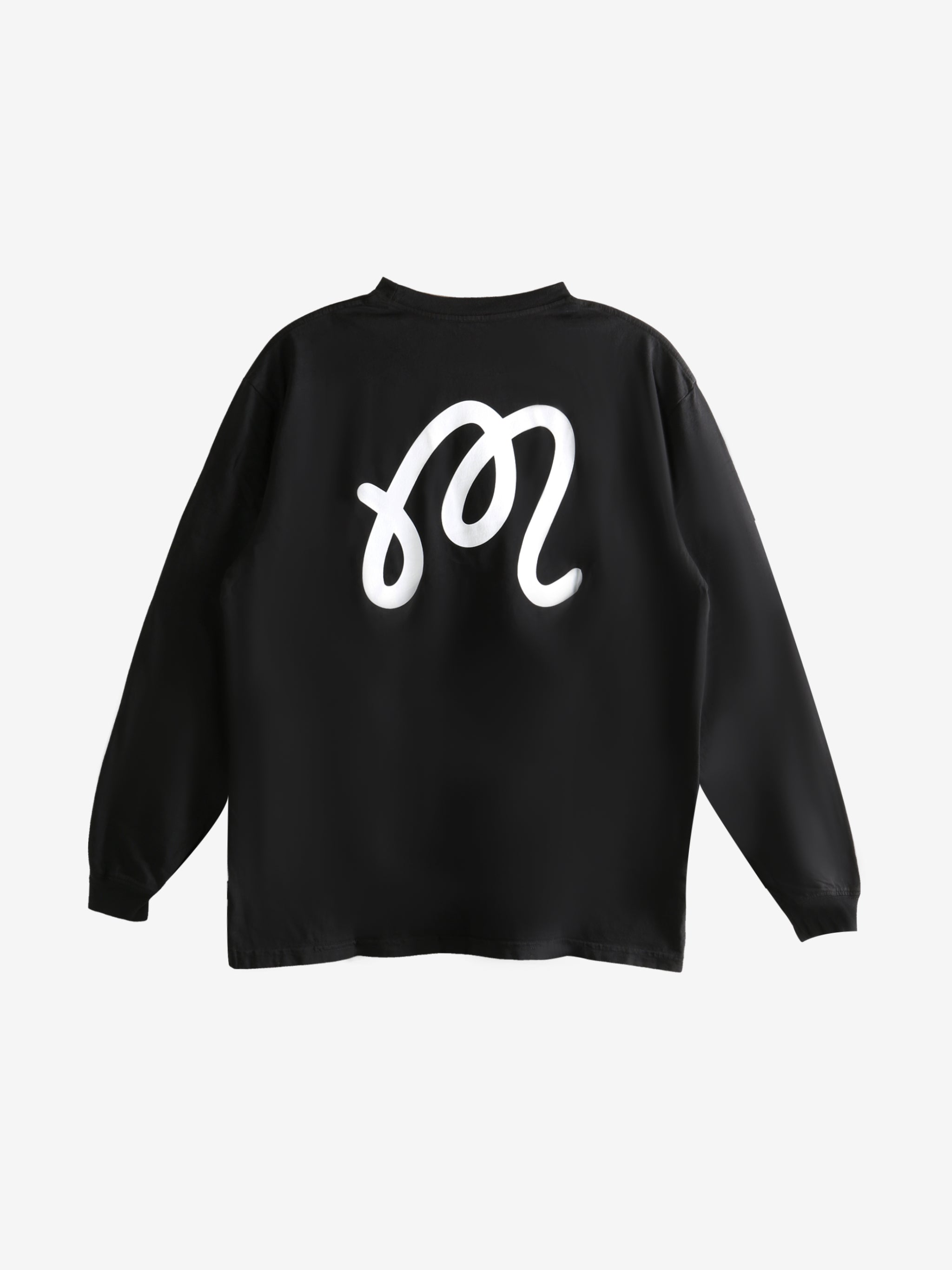 Black shirt, back view