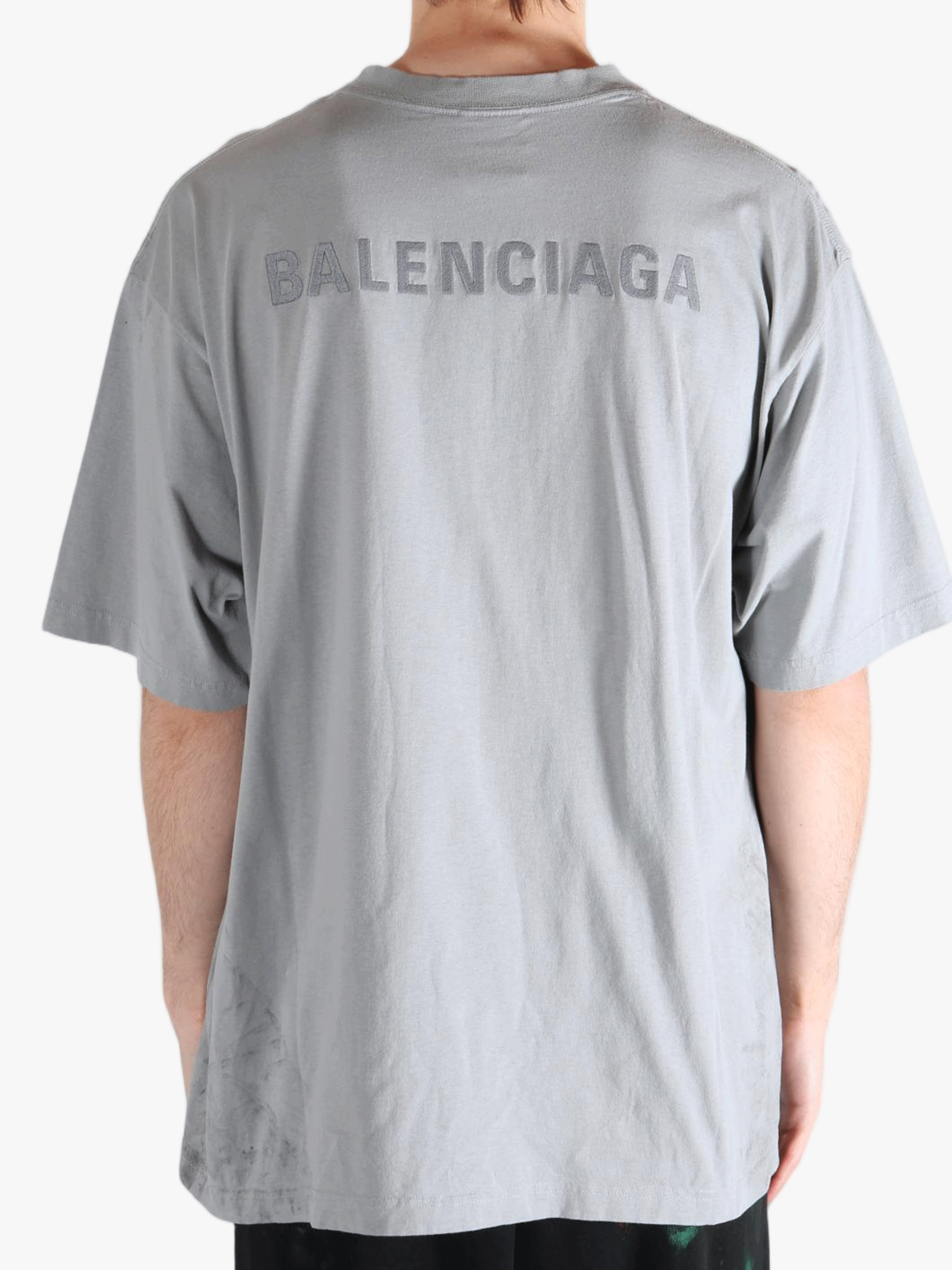 Grey t-shirt worn by a person, showing the t-shirt's fit