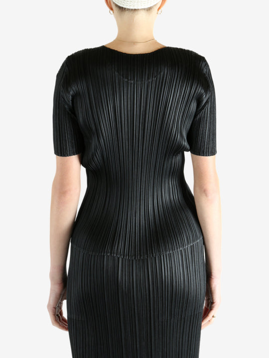 Black shirts worn by a person, showing the shirts fit