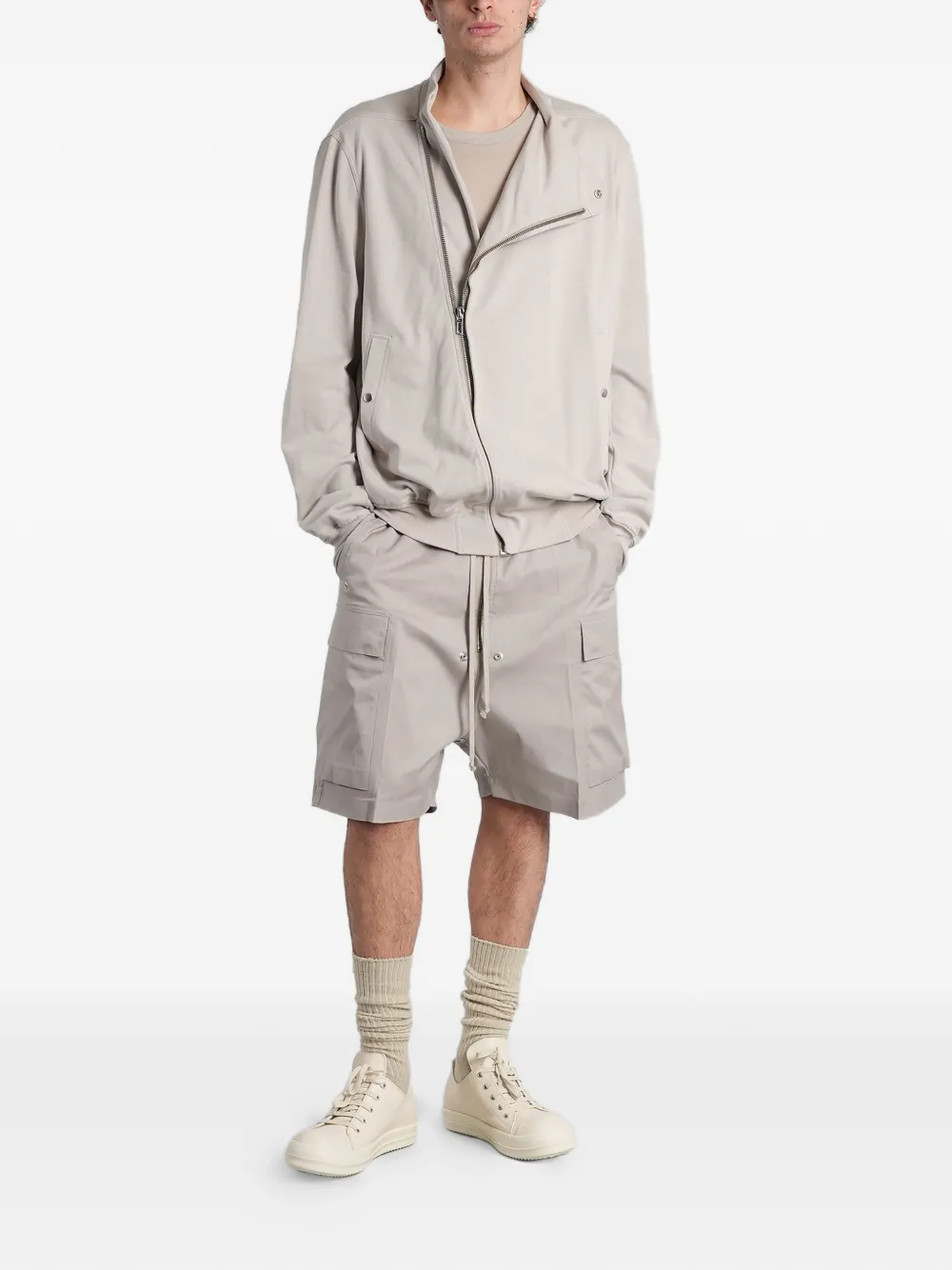 Grey t-shirt, full body view
