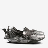 Silver ballet shoes，front view