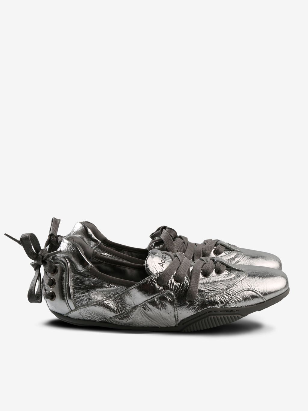 Silver ballet shoes，front view